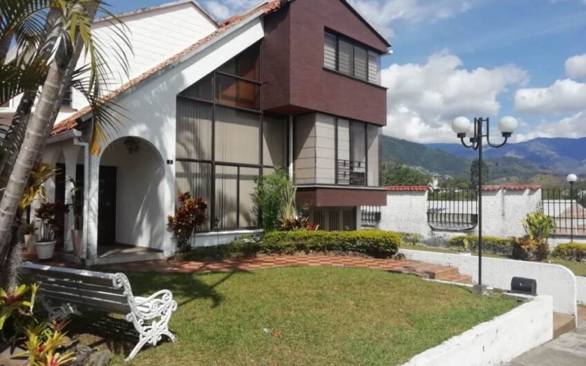 Casa en Conjunto Cerrado para la Venta al Norte de Armenia