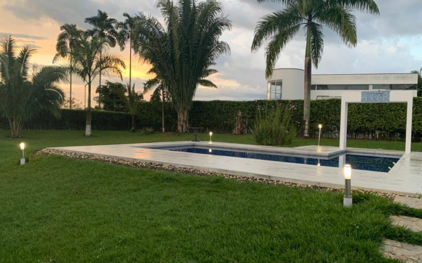 Casa Campestre para la Venta Via Club Campestre – Aeropuerto