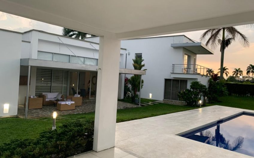 Casa Campestre para la Venta Via Club Campestre – Aeropuerto