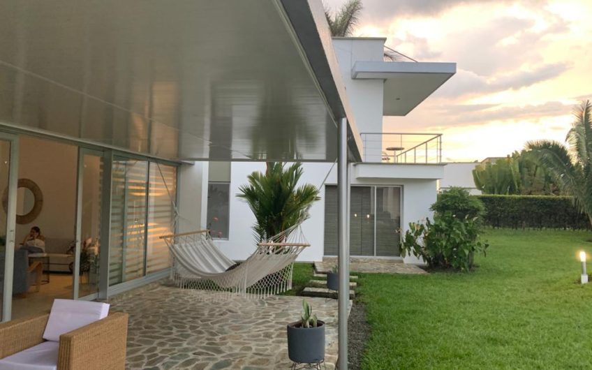 Casa Campestre para la Venta Via Club Campestre – Aeropuerto