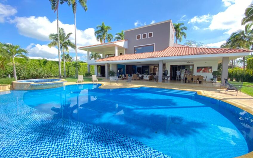 Exclusiva Casa Campestre para la Venta – Pereira