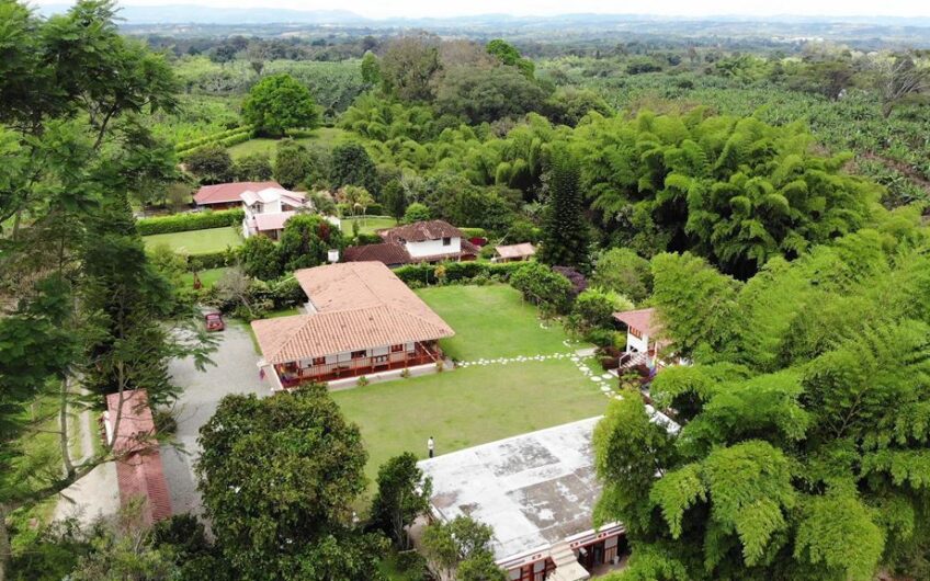 Hotel Campestre para la Venta – Vía al Caimo