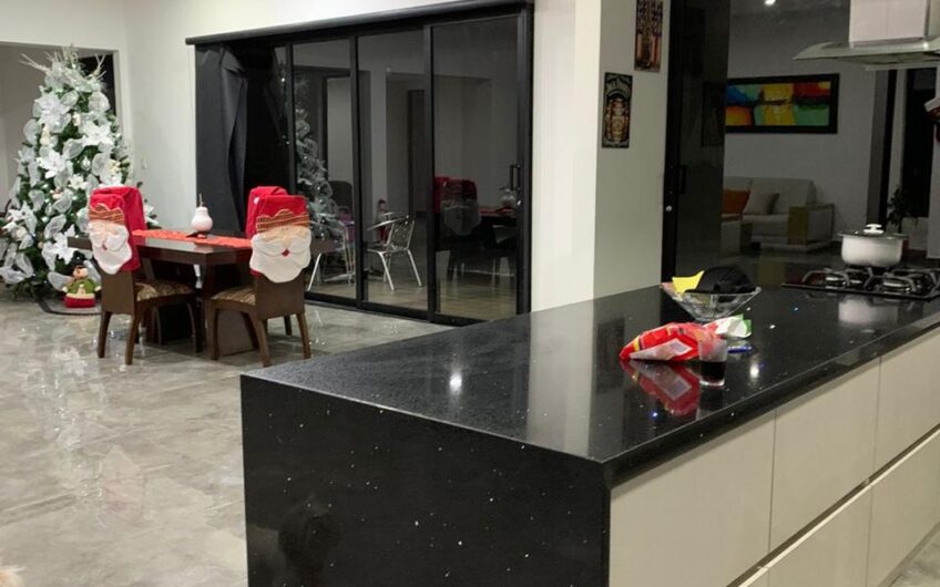 Exclusiva Casa en Condominio Campestre para la Venta – Vía a Pueblo Tapao