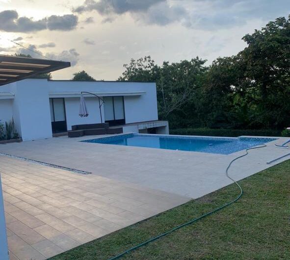 Exclusiva Casa en Condominio Campestre para la Venta – Vía a Pueblo Tapao