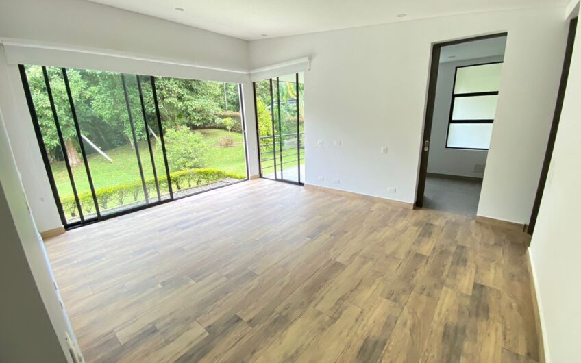 Exclusiva Casa Campestre en Venta en Condominio Campestre – Vía a Circasia