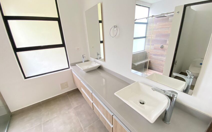 Exclusiva Casa Campestre en Venta en Condominio Campestre – Vía a Circasia