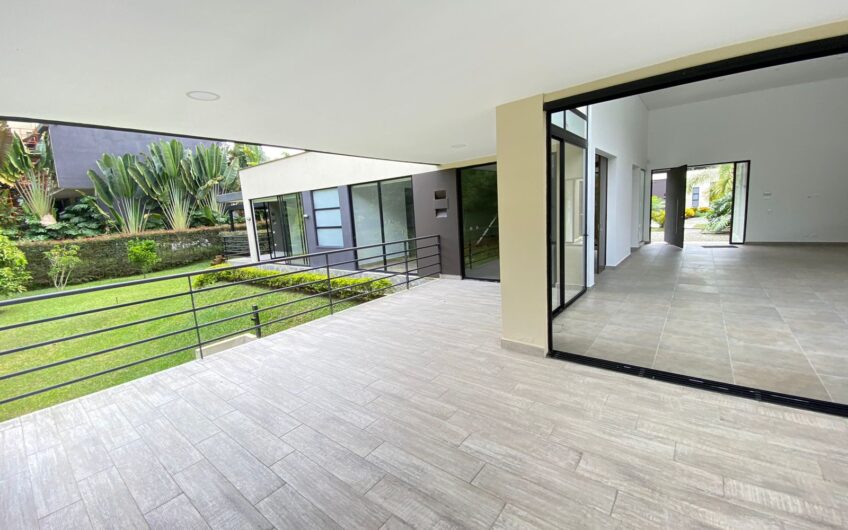Exclusiva Casa Campestre en Venta en Condominio Campestre – Vía a Circasia
