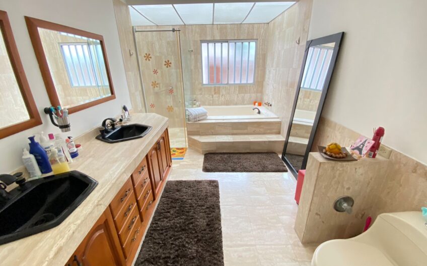 Casa para la Venta en Condominio Campestre – Vía a Circasia