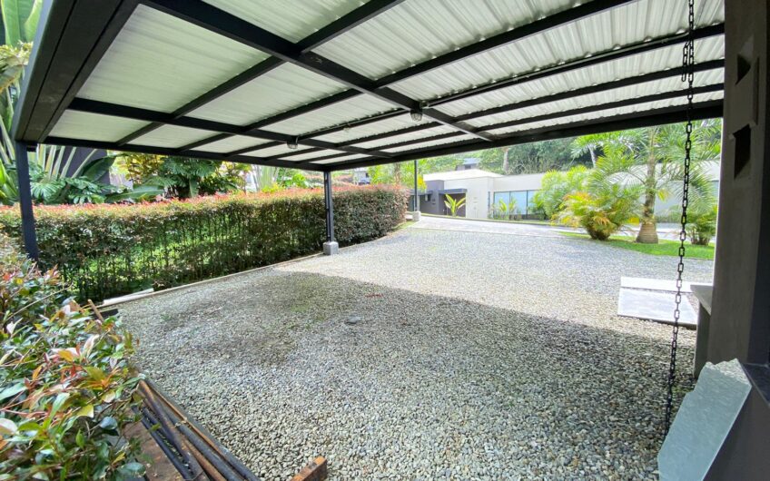 Exclusiva Casa Campestre en Venta en Condominio Campestre – Vía a Circasia