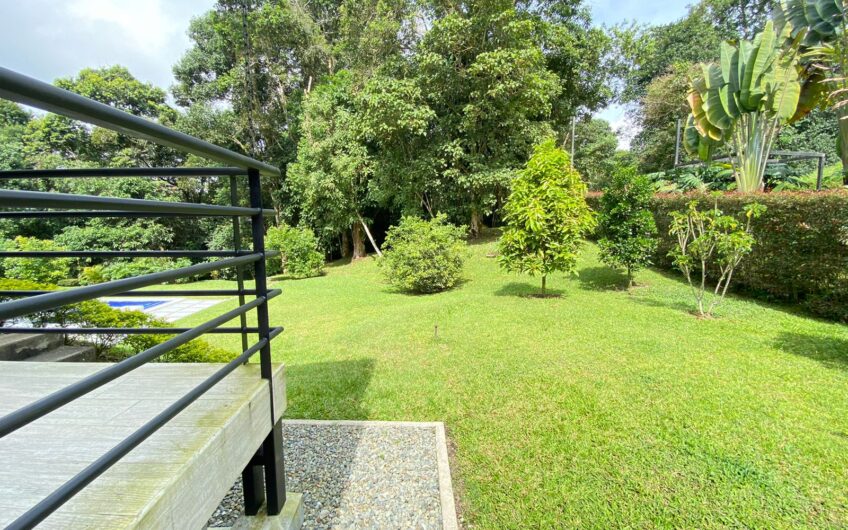 Exclusiva Casa Campestre en Venta en Condominio Campestre – Vía a Circasia