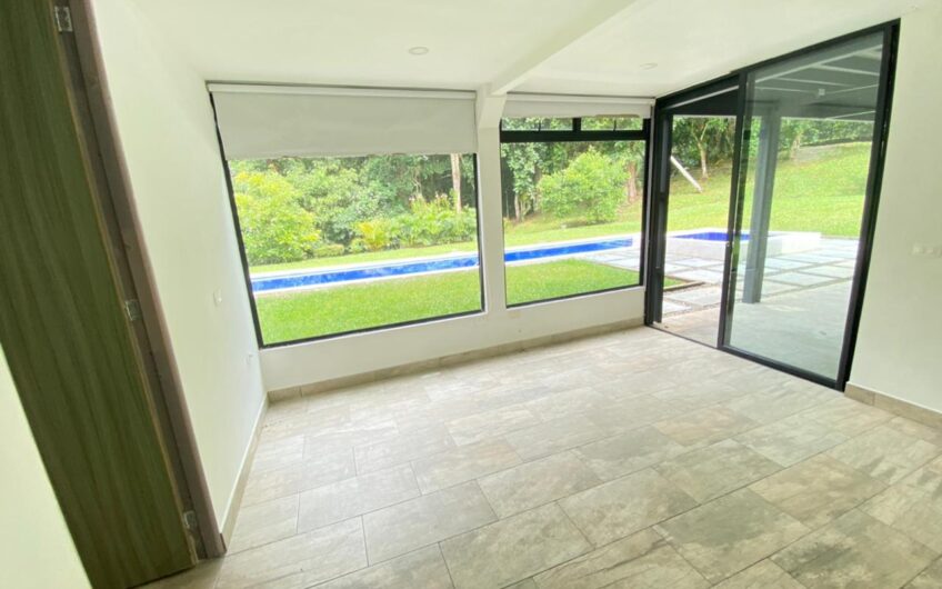 Exclusiva Casa Campestre en Venta en Condominio Campestre – Vía a Circasia