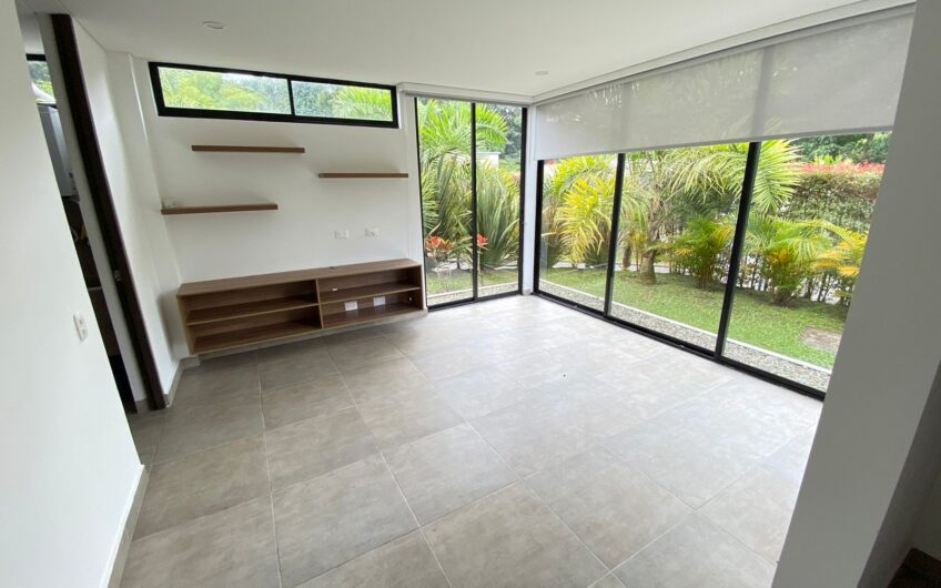 Exclusiva Casa Campestre en Venta en Condominio Campestre – Vía a Circasia