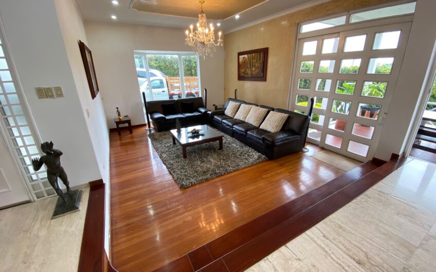 Casa para la Venta en Condominio Campestre – Vía a Circasia