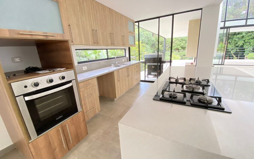 Exclusiva Casa Campestre en Venta en Condominio Campestre – Vía a Circasia