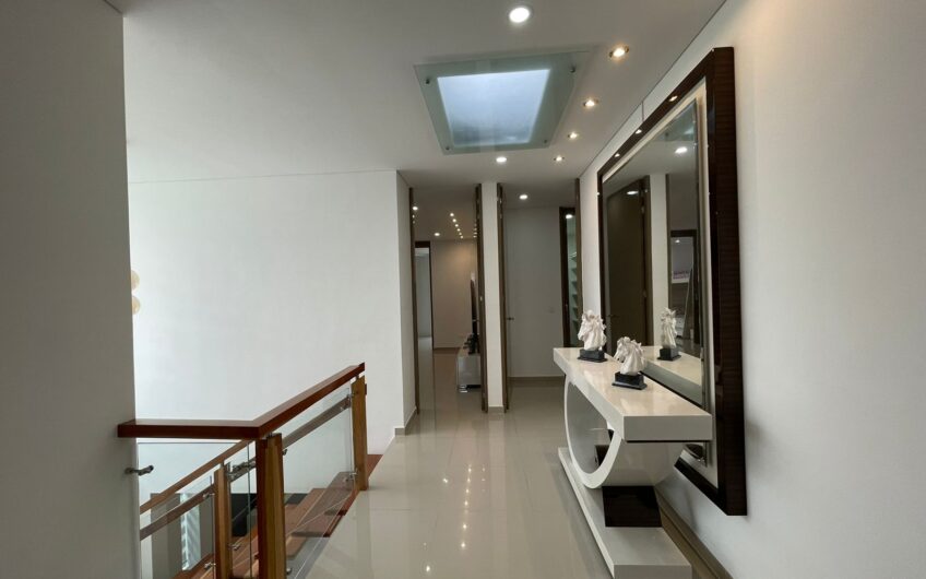 Exclusiva Casa para la Venta en Conjunto Cerrado Norte de Armenia