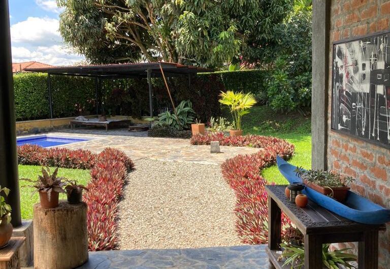 Casa para la Venta en Condominio Campestre – Vía al Campestre