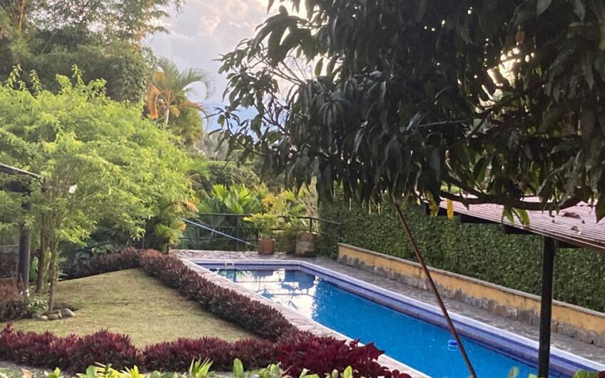Casa para la Venta en Condominio Campestre – Vía al Campestre