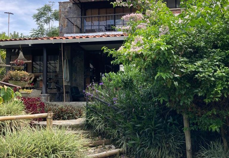 Casa para la Venta en Condominio Campestre – Vía al Campestre