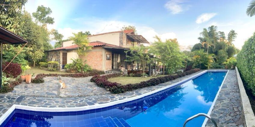 Casa para la Venta en Condominio Campestre – Vía al Campestre