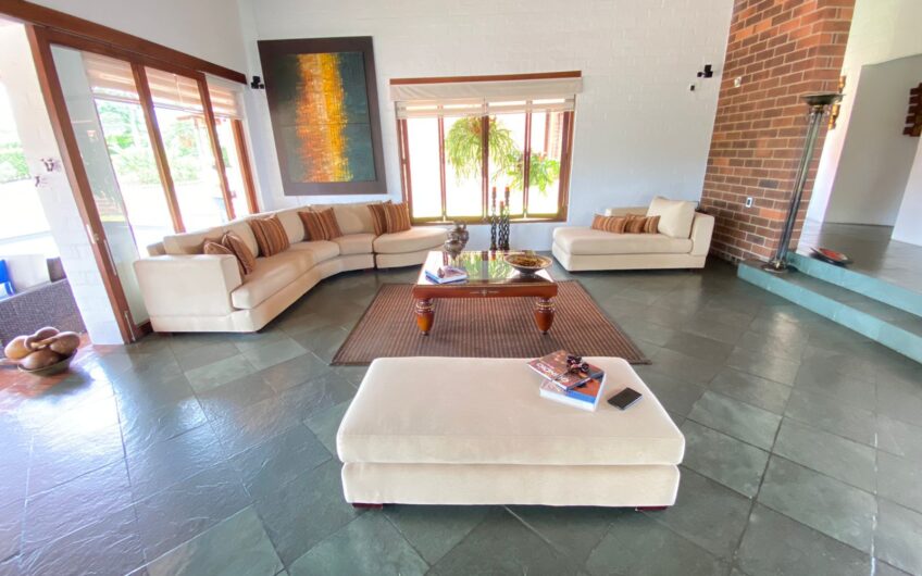 Exclusiva Casa para la Venta en Condominio Campestre – Vía al Aeropuerto