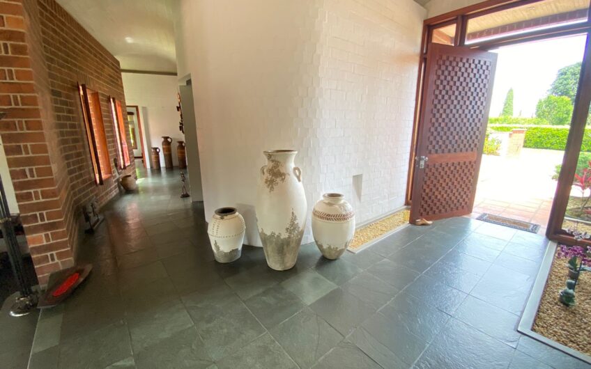 Exclusiva Casa para la Venta en Condominio Campestre – Vía al Aeropuerto