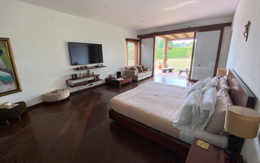 Exclusiva Casa para la Venta en Condominio Campestre – Vía al Aeropuerto
