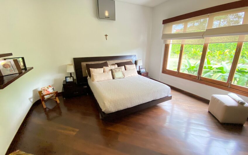 Exclusiva Casa para la Venta en Condominio Campestre – Vía al Aeropuerto