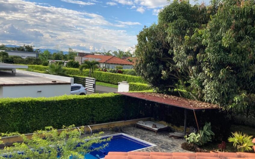 Casa para la Venta en Condominio Campestre – Vía al Campestre