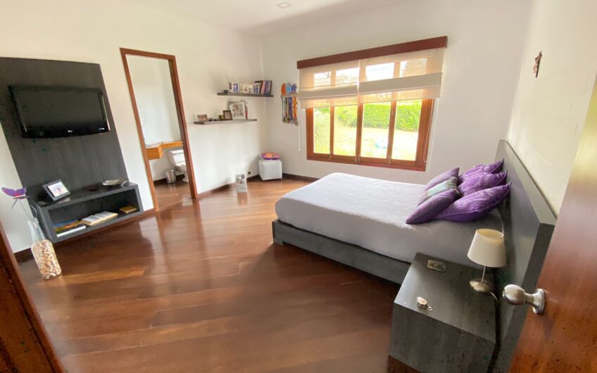 Exclusiva Casa para la Venta en Condominio Campestre – Vía al Aeropuerto