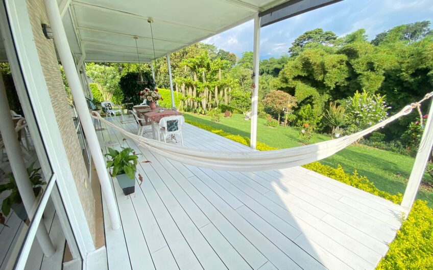 Casa para la Venta en Condominio Campestre – Vía al Caimo