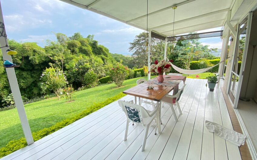 Casa para la Venta en Condominio Campestre – Vía al Caimo