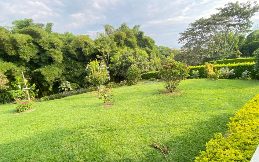 Casa para la Venta en Condominio Campestre – Vía al Caimo