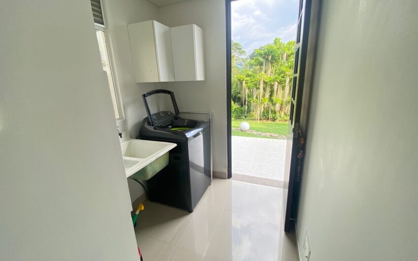 Casa para la Venta en Condominio Campestre – Vía al Caimo
