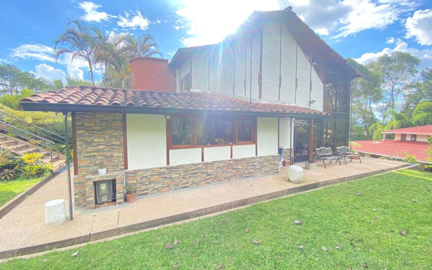 Casa para la Venta en Condominio Campestre – Vía a Circasia