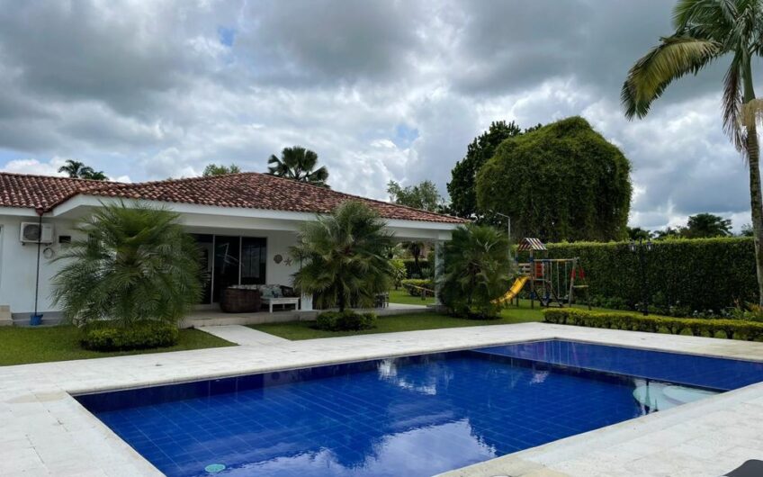 Casa para la Venta en Condominio Campestre – Sector Club Campestre