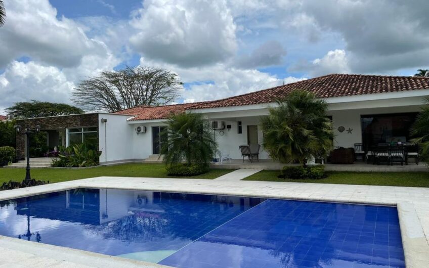 Casa para la Venta en Condominio Campestre – Sector Club Campestre