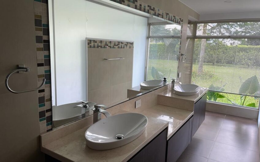 Casa para la Venta en Condominio Campestre – Sector Club Campestre