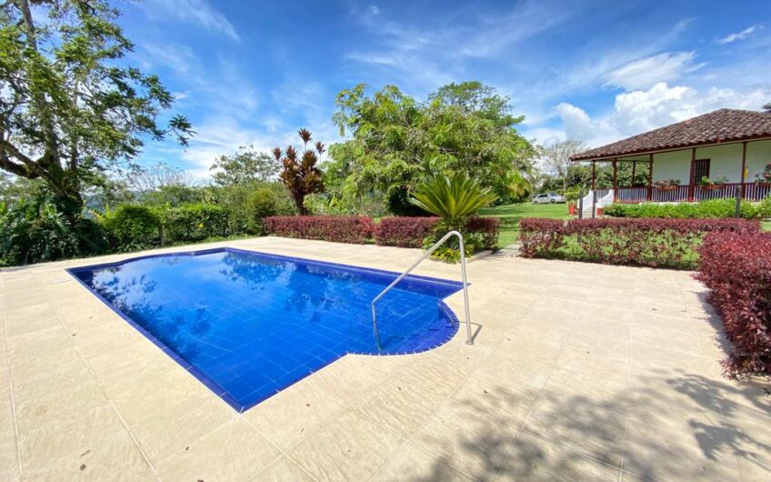 Finca Hotel para la Venta  Estilo Antioqueño – Vía Pueblo Tapao