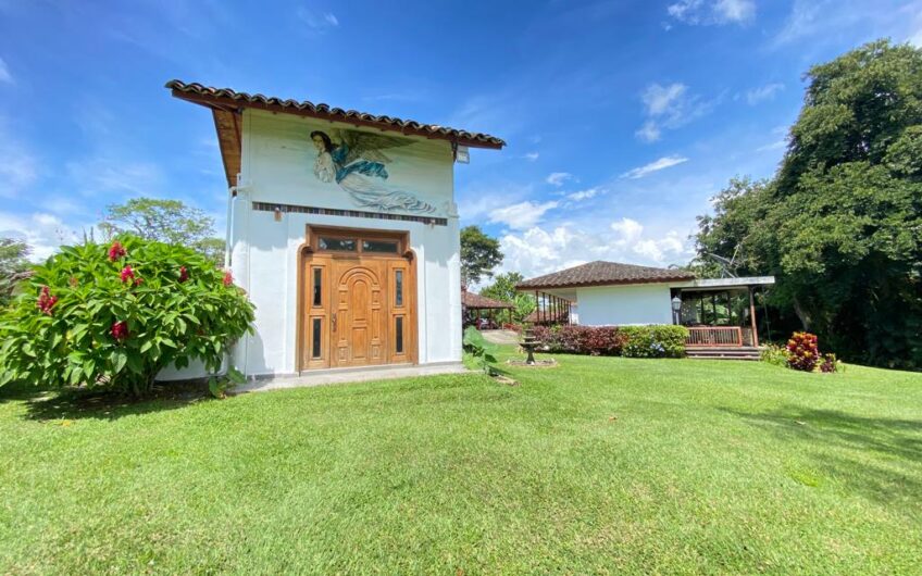 Finca Hotel para la Venta  Estilo Antioqueño – Vía Pueblo Tapao
