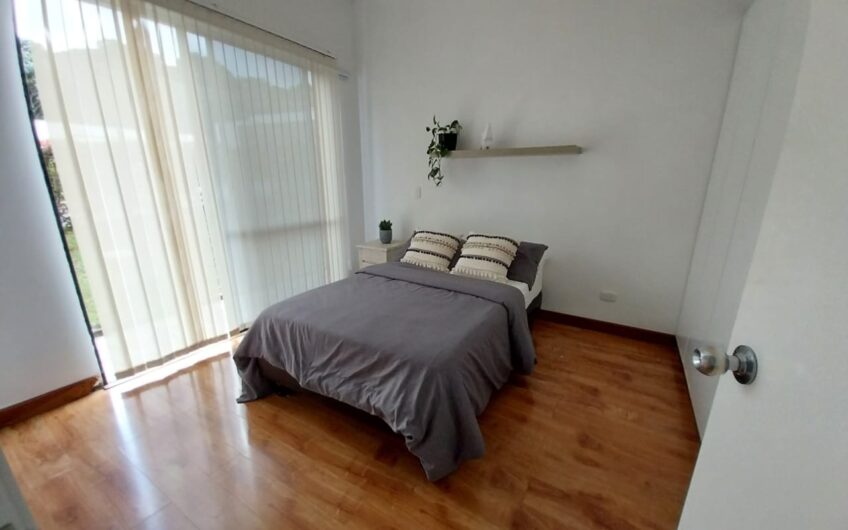 Casa Bifamiliar en Condominio Campestre para la Venta – Vía a Pereira
