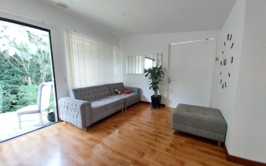 Casa Bifamiliar en Condominio Campestre para la Venta – Vía a Pereira