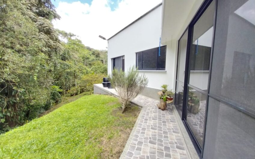 Casa Bifamiliar en Condominio Campestre para la Venta – Vía a Pereira
