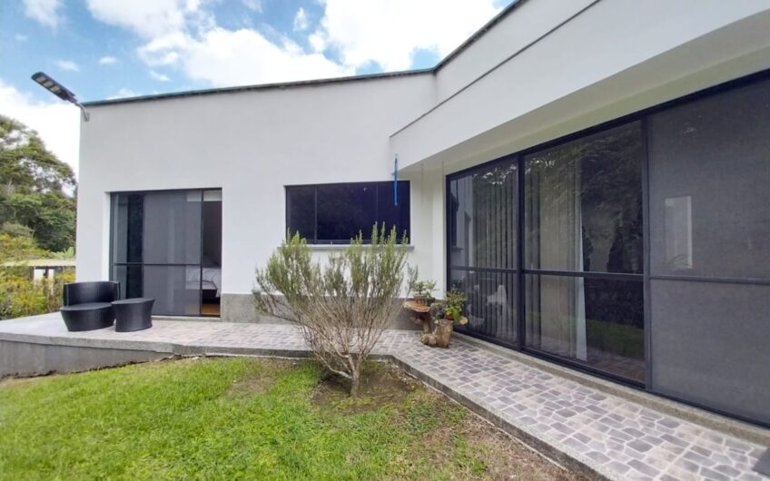 Casa Bifamiliar en Condominio Campestre para la Venta – Vía a Pereira