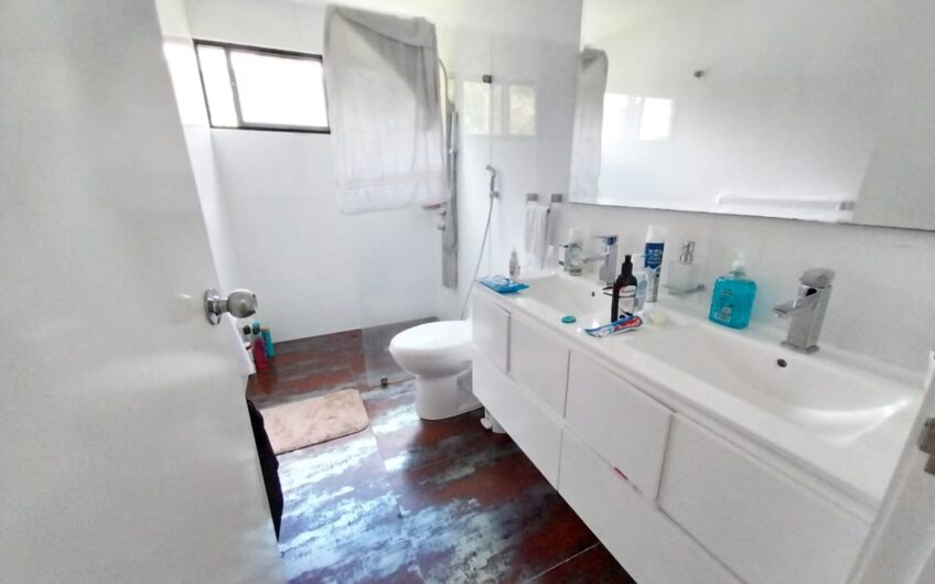 Casa Bifamiliar en Condominio Campestre para la Venta – Vía a Pereira