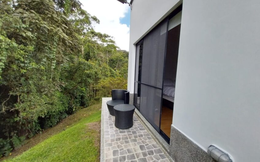 Casa Bifamiliar en Condominio Campestre para la Venta – Vía a Pereira
