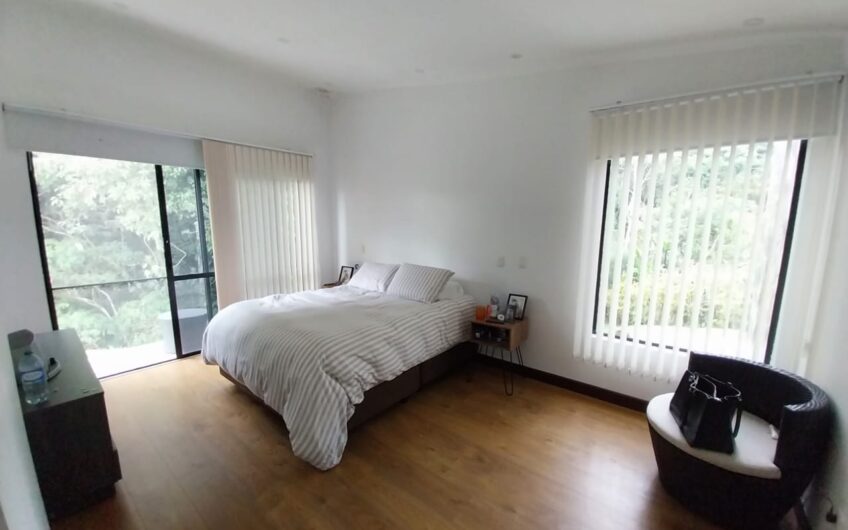 Casa Bifamiliar en Condominio Campestre para la Venta – Vía a Pereira