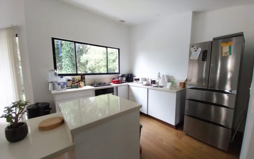 Casa Bifamiliar en Condominio Campestre para la Venta – Vía a Pereira