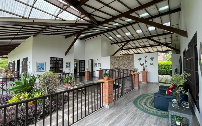 Exclusiva Casa Campestre para la Venta – Pueblo Tapao, Quindío