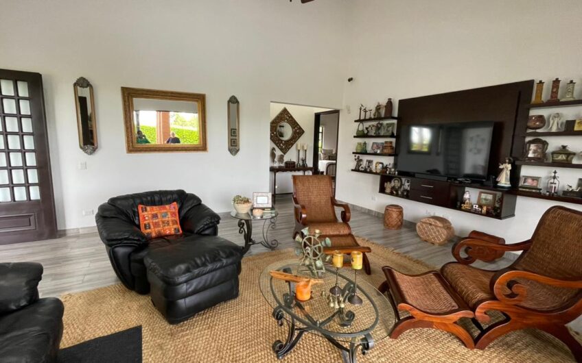 Exclusiva Casa Campestre para la Venta – Pueblo Tapao, Quindío