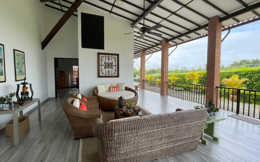 Exclusiva Casa Campestre para la Venta – Pueblo Tapao, Quindío